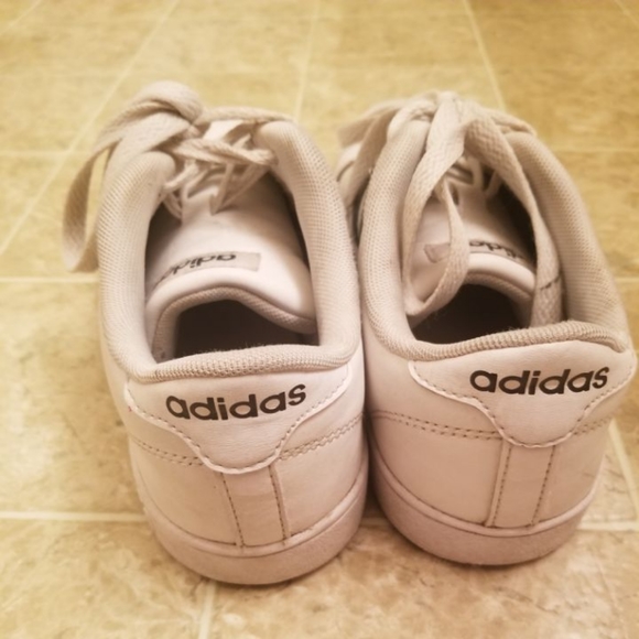White adidas with 3 black stripes - Picture 2 of 4